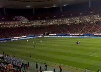 Gago en el clásico: clima caliente, silbidos, abucheos y centro de atención