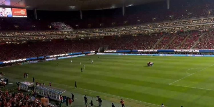 Gago en el clásico: clima caliente, silbidos, abucheos y centro de atención