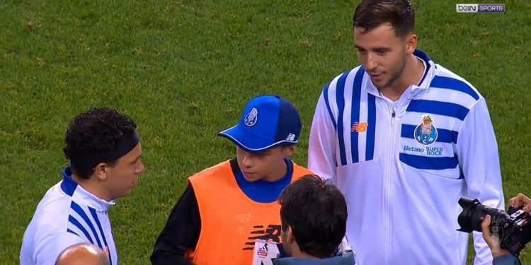 Ganó el MVP del partido y se lo dio al alcanzapelotas, clave en el gol del triunfo