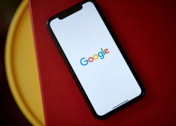 Google te escucha siempre: cómo podés desactivar el micrófono de tu celular