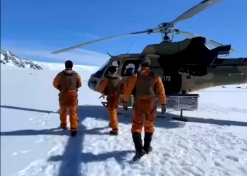 Chile realiza maniobras militares en zona en litigio con Argentina en Campos de Hielo Sur