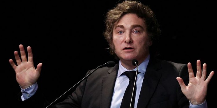 Javier Milei le puso precio al dólar: “Están convergiendo a…”