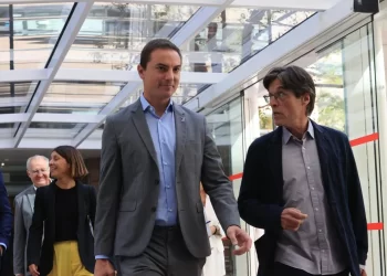 Lobato sella otra paz con Ferraz y pacta la campaña de las primarias de Madrid en Navidad