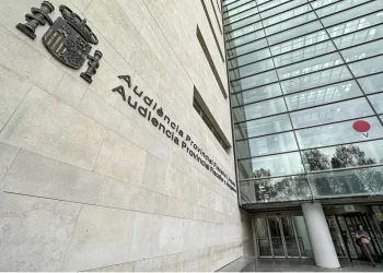 Un cliente de un pub se enfrenta a más de doce años de cárcel por «intentar matar» a una camarera a navajazos