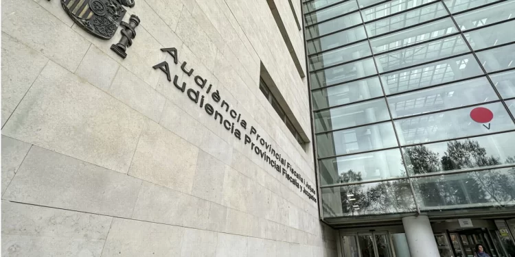 Un cliente de un pub se enfrenta a más de doce años de cárcel por «intentar matar» a una camarera a navajazos