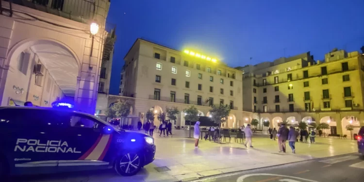 Se enfrenta a cinco años de cárcel por hacer creer a una mujer que se iba a casar con ella para estafarle 140.000 euros