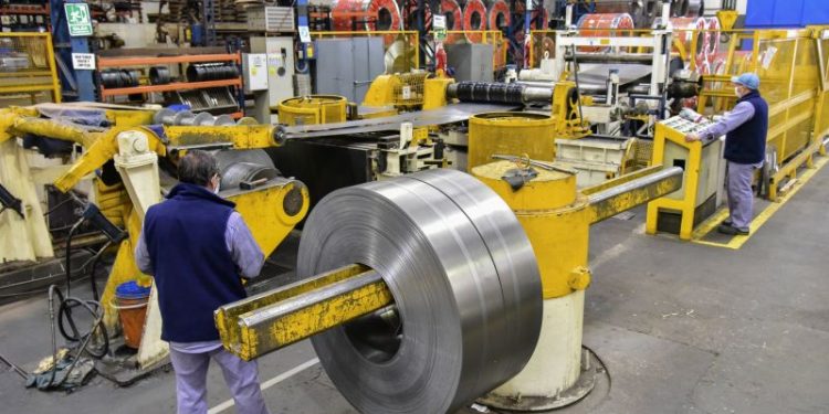 La actividad económica volvió a caer en agosto y da señales de un freno mayor