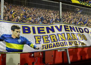 La bandera de bienvenida de la 12 para Gago