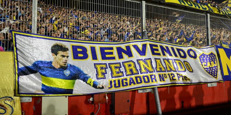La bandera de bienvenida de la 12 para Gago