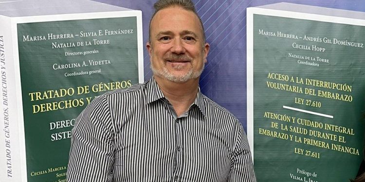 La Corte rechazó la petición de un matrimonio gay de ser los únicos progenitores del hijo nacido por subrogación de vientre