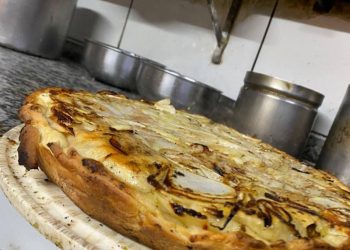 La pizzería de Zona Norte que tiene la mejor fugazzeta rellena de la zona: queda muy cerca de CABA y abrió hace 68 años