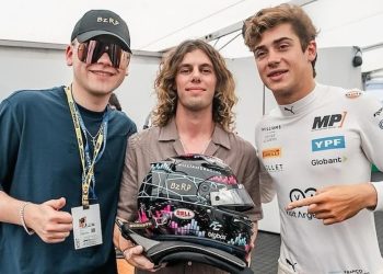 La trastienda de los cascos de Colapinto: del encuentro casual en el ACA al homenaje a Reutemann