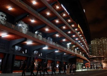 La tremenda crisis del Valencia: último en LaLiga y los hinchas estallaron contra los dueños