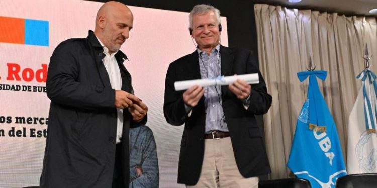 La UBA le dio el doctorado honoris causa a un prestigioso economista: “Por qué los mercados necesitan al Estado”