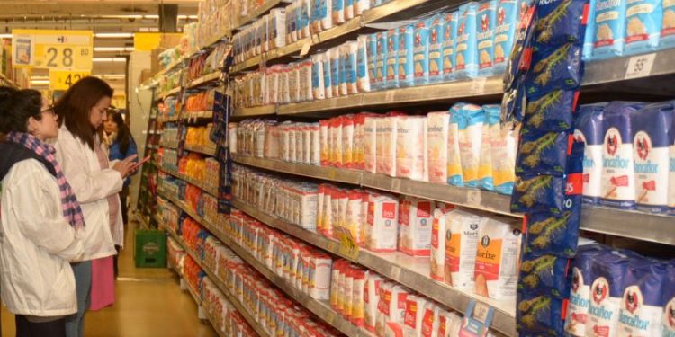 Lanzan nuevos descuentos en supermercados de hasta el 30%: qué cadenas adhieren