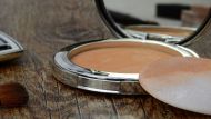 Maquillajes: la ANMAT prohibió el uso de cremas, sombras y sets, ¿cómo saber si son válidos?