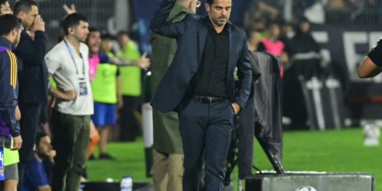 Los cambios de Gago: dio vuelta el equipo y terminó con diez