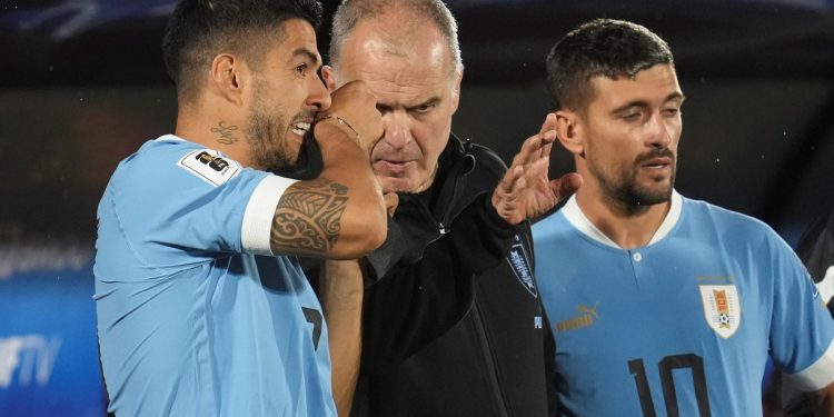 Luis Suárez criticó con todo a Marcelo Bielsa: “Hicieron una reunión para que por lo menos dijera buen día”
