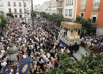 Jerez de la Frontera se entrega a la Virgen María con una Magna sin precedentes