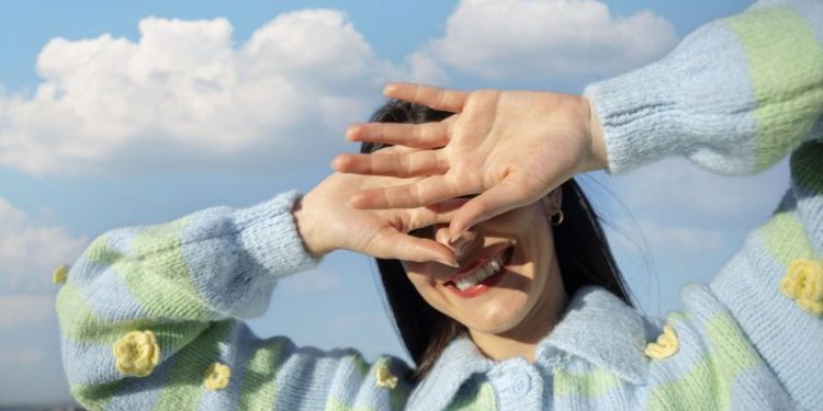 Manifestar: las 10 afirmaciones que las personas deben realizar para transformar su vida diaria