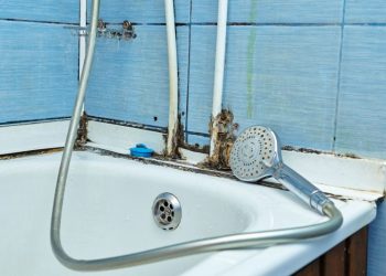 Más efectivo que el vinagre: la mezcla casera que elimina el sarro de las canillas al instante