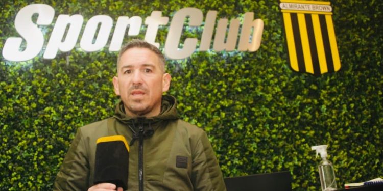 Maxi Levy reveló que DT busca Almirante Brown para reemplazar a Bazán Vera