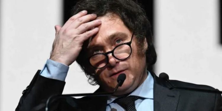 Milei les marcó la cancha a los diplomáticos: les exigió alinearse con el Gobierno o “dar un paso al costado”