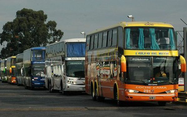 El Gobierno desregula el transporte de pasajeros en micros de media y larga distancia: qué cambia