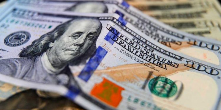 Murió el billete de 100 dólares: la revolucionaria propuesta de un ex FMI para sacarlos de circulación