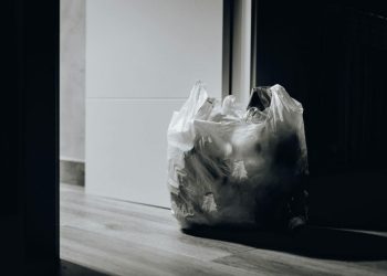 Ni botellas ni bolsas: cuál es el desecho de plástico más presente en todo el mundo