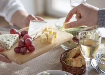 Ni la muzzarella ni el pategrás: los 3 quesos saludables bajos en grasa y sodio que conviene sumar a tu dieta