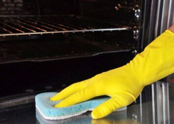 Ni vinagre ni bicarbonato: el producto para limpiar el horno sin esfuerzo que quita la grasa al instante