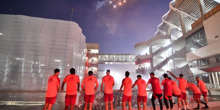 Por este amor: con el empuje de los hinchas, River va por la épica en el partido del año