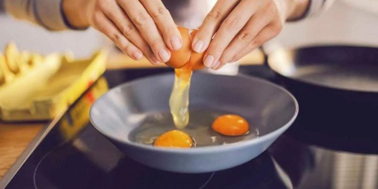 Por qué conviene comer un huevo por día y cuál es el mejor momento del día para aprovechar sus propiedades