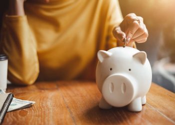 Qué es el ‘reto del euro’: el sencillo truco para ahorrar 6.000 euros al año que arrasa en España