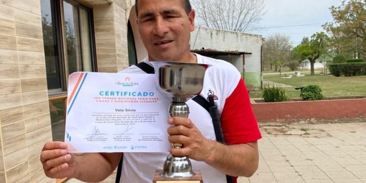 Silvio Velo, de Los Murciélagos a salir campeón de tenis para ciegos