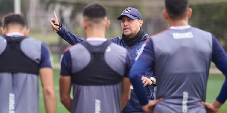 Talleres, ante el desafío de vencer a Argentinos para no perderle pisada a Vélez