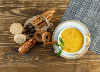 Té de cúrcuma: cuáles son las contraindicaciones y los efectos adversos de tomar esta infusión