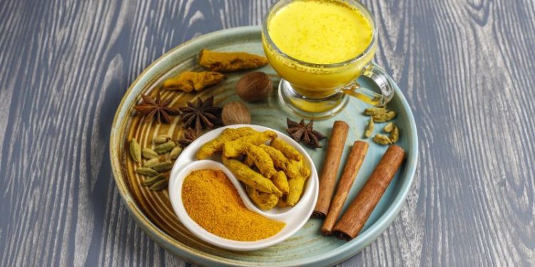 Te de cúrcuma: ¿realmente esta superespecia es efectiva para bajar de peso?