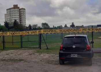 Tras la polémica, apareció una bandera contra el plantel de Atlanta