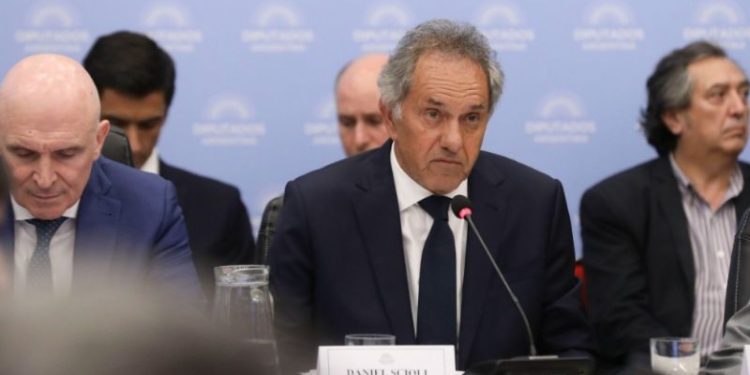 Tras los cruces por fondos sociales, Scioli defendió la vuelta de la Fórmula 1 y habló de las SAD