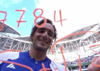 Tsitsipas y el extraño mensaje que dejó tras ganar en Shanghai