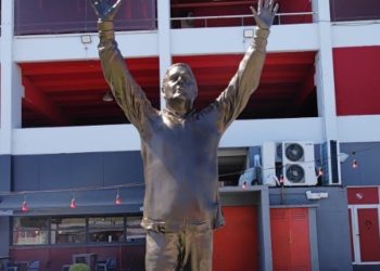 Una gloria de Independiente ya tiene su estatua en el estadio