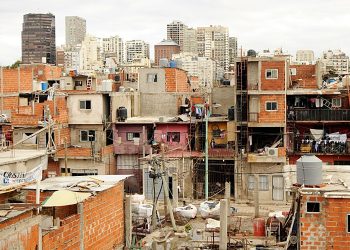 El Banco Mundial identificó los factores que explican pobreza en Argentina