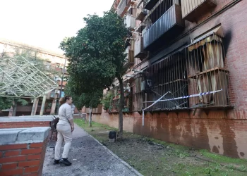 Incendio Córdoba: muere un hombre y una mujer resulta herida en el fuego de un piso en Moreras