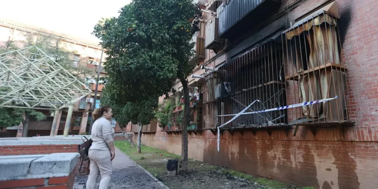 Incendio Córdoba: muere un hombre y una mujer resulta herida en el fuego de un piso en Moreras