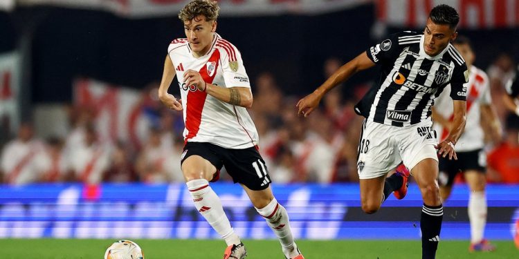 Video: Colidio cambió su camiseta con Deyverson en el túnel