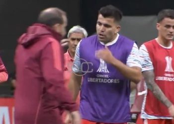 Video: el momento en el que Acuña sintió la molestia y pidió que calentara Enzo Díaz