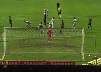 Video: el tremendo blooper de San Pablo que provocó un gol de Criciúma