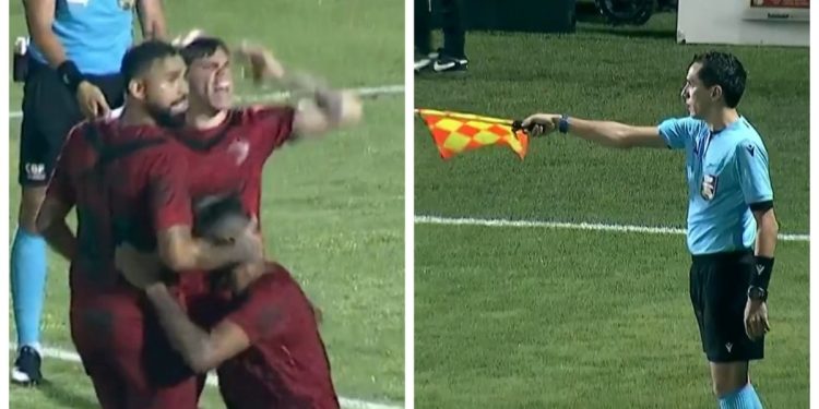 Video: festejaron pese al offside que marcó el asistente